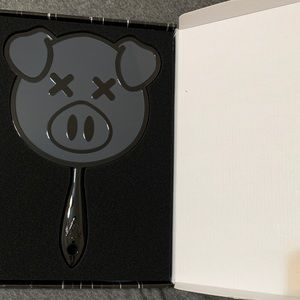 Jeffree Star x Shane Dawson pig mirror in black.